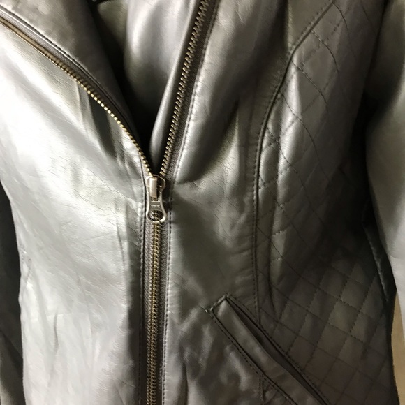 Nice leather jacket size medium - Picture 3 of 10
